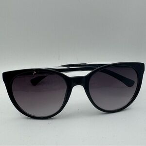Classic Black Cat Eye Sunglasses with Gradient Lenses Chic Everyday Style Retro